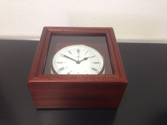 Barigo 1222ms chronometer - scheepsklok - mahoniehouten kast - glasdeksel - quartz